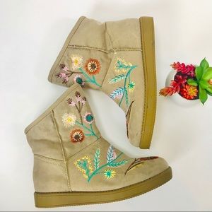 Indigo R.D.  Tan/Taupe embroidered flower boots